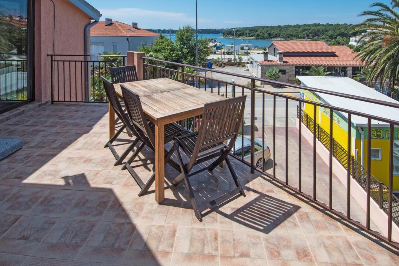 Bed & Breakfast Anita Medulin Exterior foto