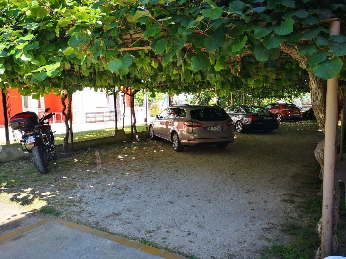 Bed & Breakfast Anita Medulin Exterior foto